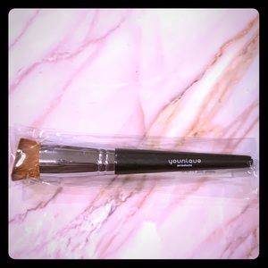Younique Liquid Foundation brush new